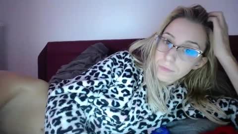 Snapshot of barelylegalblondy chatting on 02/27/25, 12:23 Lena online show from 02/27/25, 12:23