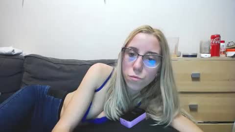 Snapshot of barelylegalblondy chatting on 03/07/25, 08:00 Lena online show from 03/07/25, 08:00