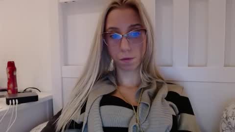Snapshot of barelylegalblondy chatting on 11/07/25, 05:46 Lena online show from 11/07/25, 05:46