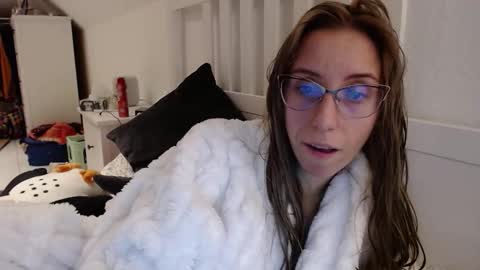 Snapshot of barelylegalblondy chatting on 11/30/25, 06:56 Lena online show from 11/30/25, 06:56