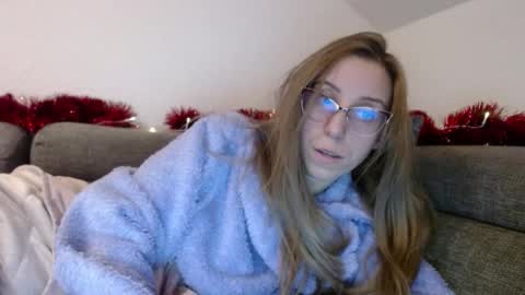 Snapshot of barelylegalblondy chatting on 01/06/26, 06:22 Lena online show from 01/06/26, 06:22