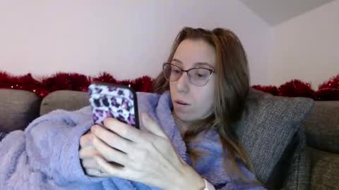 Snapshot of barelylegalblondy chatting on 01/08/26, 05:15 Lena online show from 01/08/26, 05:15