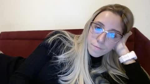 Snapshot of barelylegalblondy chatting on 01/17/26, 06:11 Lena online show from 01/17/26, 06:11