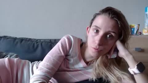 Snapshot of barelylegalblondy chatting on 03/02/26, 10:00 Lena online show from 03/02/26, 10:00