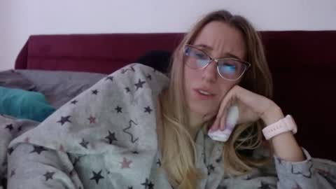 Snapshot of barelylegalblondy chatting on 03/03/26, 11:05 Lena online show from 03/03/26, 11:05