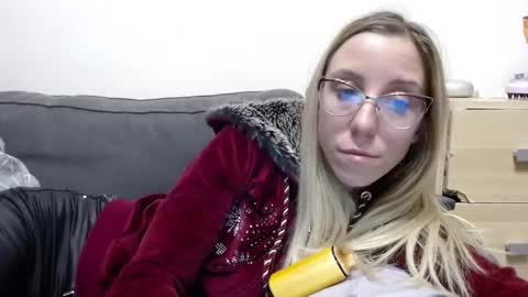 Snapshot of barelylegalblondy chatting on 03/16/26, 06:34 Lena online show from 03/16/26, 06:34