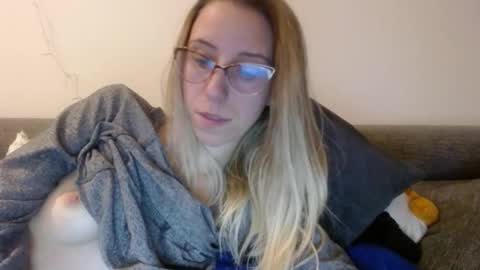 Snapshot of barelylegalblondy chatting on 03/26/26, 06:24 Lena online show from 03/26/26, 06:24