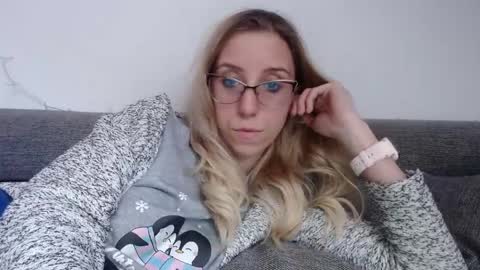 Snapshot of barelylegalblondy chatting on 03/29/26, 10:37 Lena online show from 03/29/26, 10:37