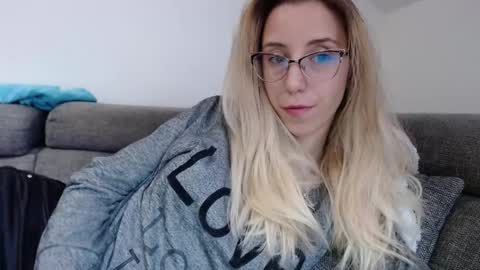 Lena online show from 05/04/26, 04:47