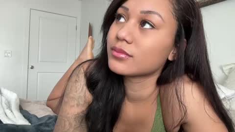 Snapshot of baristachicka28 chatting on 01/25/25, 06:24 chicka online show from 01/25/25, 06:24