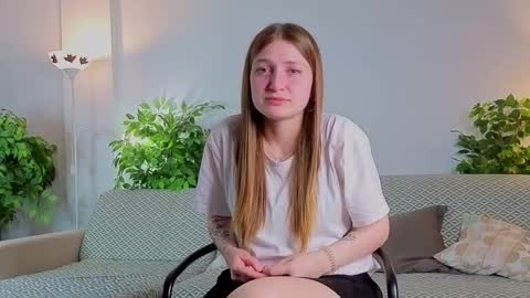 Snapshot of barrieyounkers chatting on 11/27/25, 01:29 Elise online show from 11/27/25, 01:29