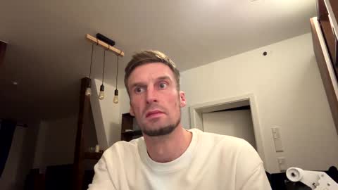 Snapshot of basst23 chatting on 12/22/24, 12:39 basst23 online show from 12/22/24, 12:39