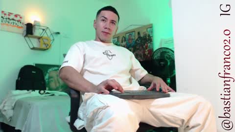 Snapshot of bastian_franco01 chatting on 12/25/24, 02:35 Bastian Independent Model online show from 12/25/24, 02:35