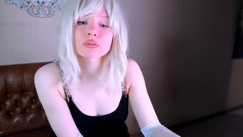 Snapshot of bat_laughing_bat chatting on 04/07/26, 10:53 Ask me online show from 04/07/26, 10:53