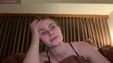 Snapshot of batewithkate chatting on 05/14/26, 11:28 Katrin online show from 05/14/26, 11:28
