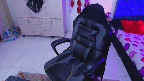 Snapshot of bathory_vamps chatting on 10/26/25, 12:27 online show from 10/26/25, 12:27