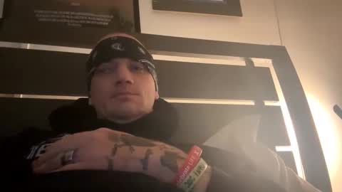 Snapshot of battlewolfxx chatting on 12/20/24, 03:58 battlewolfxx online show from 12/20/24, 03:58