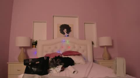 Snapshot of battymoll chatting on 12/21/25, 03:41 battymoll online show from 12/21/25, 03:41