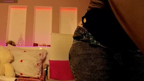 Snapshot of battymoll chatting on 02/06/26, 03:59 battymoll online show from 02/06/26, 03:59