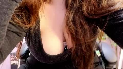 Snapshot of battymoll chatting on 03/12/26, 04:02 battymoll online show from 03/12/26, 04:02