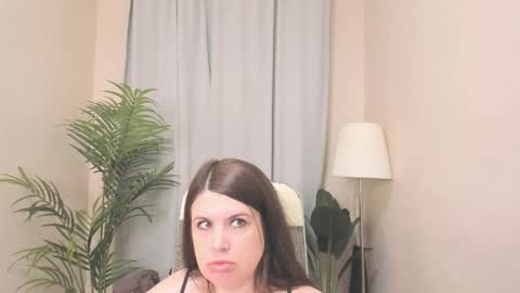 Snapshot of battymoll chatting on 03/14/26, 10:42 battymoll online show from 03/14/26, 10:42