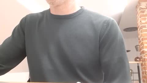 Snapshot of baxter78 chatting on 04/17/26, 11:52 baxter78 online show from 04/17/26, 11:52