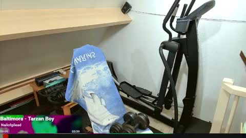 Snapshot of bazzz_8 chatting on 09/29/25, 05:18 bazzz_8 online show from 09/29/25, 05:18