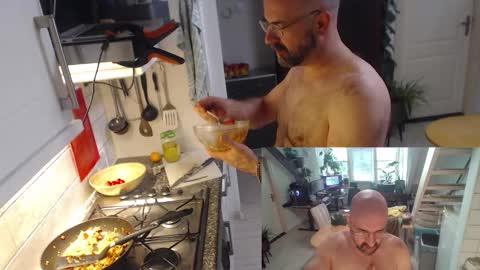 Snapshot of bazzz_8 chatting on 10/22/25, 03:34 bazzz_8 online show from 10/22/25, 03:34