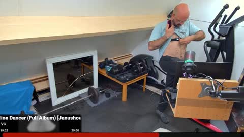 Snapshot of bazzz_8 chatting on 10/24/25, 05:20 bazzz_8 online show from 10/24/25, 05:20