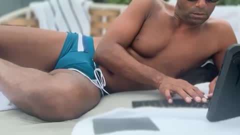 305BBC online show from 11/04/25, 04:50