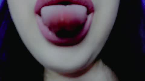 Snapshot of bbw_molly chatting on 03/06/25, 12:54 Molly online show from 03/06/25, 12:54