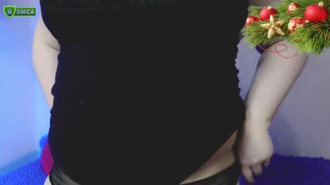 Snapshot of bbw_molly chatting on 12/16/25, 09:09 Molly online show from 12/16/25, 09:09