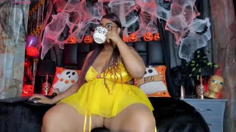 Snapshot of bbwlatina01 chatting on 10/29/25, 12:18 Bbwlatina01 online show from 10/29/25, 12:18