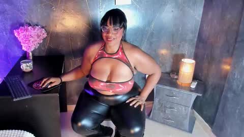 Snapshot of bbwlatina01 chatting on 01/17/26, 12:10 Bbwlatina01 online show from 01/17/26, 12:10
