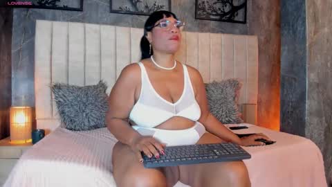 Snapshot of bbwlatina01 chatting on 02/02/26, 12:15 Bbwlatina01 online show from 02/02/26, 12:15
