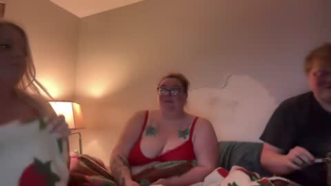 Snapshot of bbwqueen216 chatting on 07/12/26, 03:52 bbwqueen216 online show from 07/12/26, 03:52