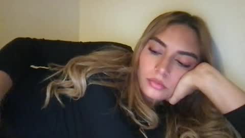 Snapshot of bbypiamia chatting on 03/17/26, 01:47 bbypiamia online show from 03/17/26, 01:47