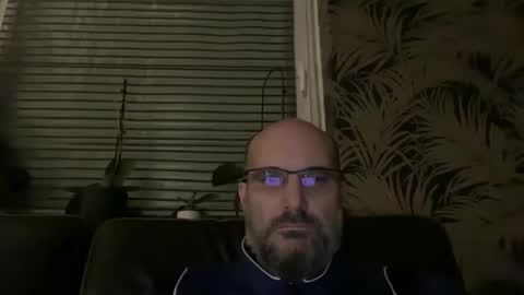 Snapshot of bcbg68 chatting on 12/14/25, 07:03 bcbg68 online show from 12/14/25, 07:03