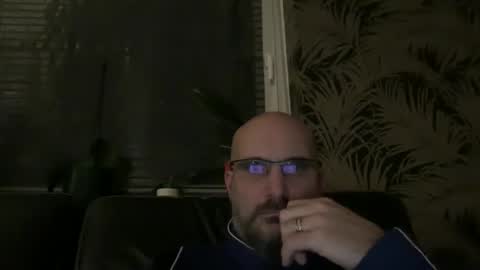 Snapshot of bcbg68 chatting on 12/17/25, 06:36 bcbg68 online show from 12/17/25, 06:36