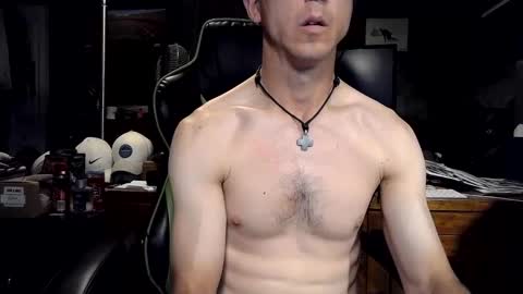 Snapshot of bchillin28 chatting on 09/27/25, 01:32 bchillin28 online show from 09/27/25, 01:32