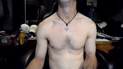 Snapshot of bchillin28 chatting on 10/13/25, 01:38 bchillin28 online show from 10/13/25, 01:38