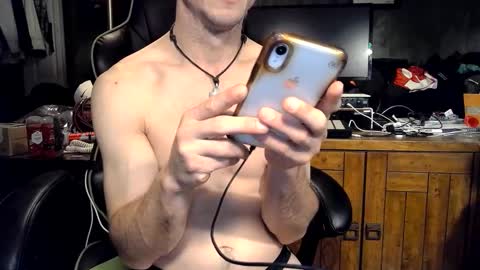 Snapshot of bchillin28 chatting on 02/21/26, 05:36 bchillin28 online show from 02/21/26, 05:36