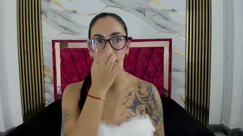 daniela villamizar online show from 11/06/25, 02:07