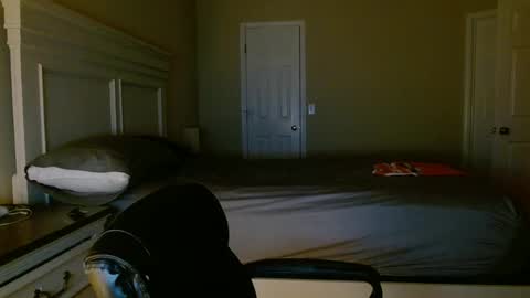 Snapshot of bdon1977 chatting on 10/12/25, 02:10 bdon1977 online show from 10/12/25, 02:10