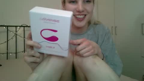 Snapshot of bea_trix77 chatting on 02/19/25, 10:45 Yours sweet Bea 3 online show from 02/19/25, 10:45