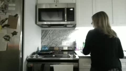 Snapshot of beach_bunny69 chatting on 01/06/26, 07:34 Emma online show from 01/06/26, 07:34