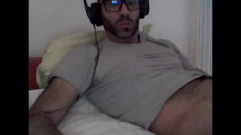 bear14250949 online show from 11/15/25, 02:13