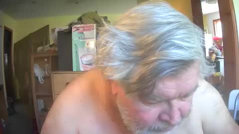 Snapshot of bear8620 chatting on 04/26/26, 02:37 bear online show from 04/26/26, 02:37