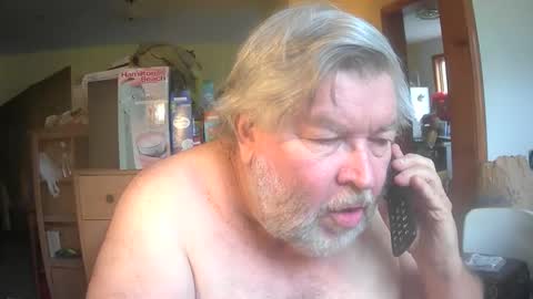 Snapshot of bear8620 chatting on 04/30/26, 08:37 bear online show from 04/30/26, 08:37
