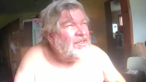 Snapshot of bear8620 chatting on 04/30/26, 08:57 bear online show from 04/30/26, 08:57